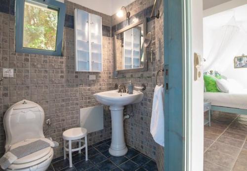 Ano Stalos Villa Sleeps 7 With Pool And Air Con