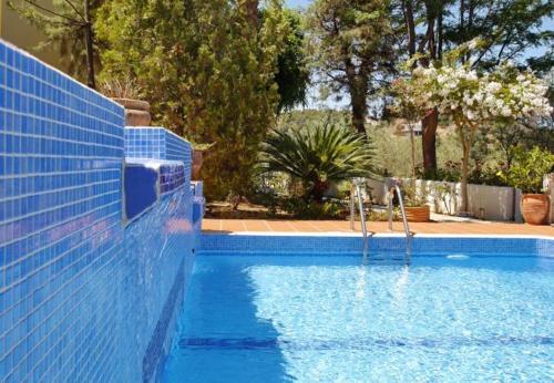 Ano Stalos Villa Sleeps 7 With Pool And Air Con