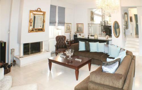 Four-bedroom Holiday Home In Mikra Mantineia