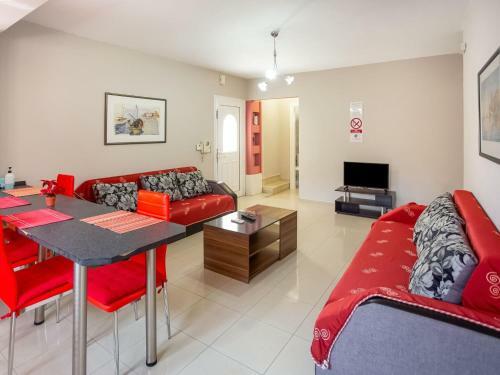 Pleasant Apartment In N. Irakleitsa With Garden