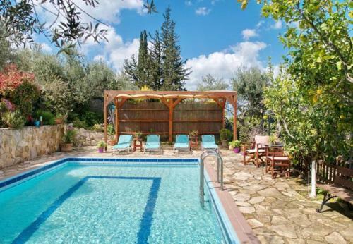 Nerochori Villa Sleeps 5 With Pool And Air Con