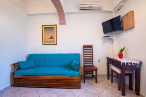 Captivating Bougainvillea Apartment In Panormos