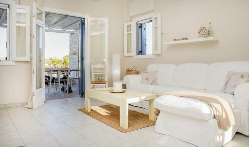 Baiser Du Soleil � Paros - Mikri Santa Maria