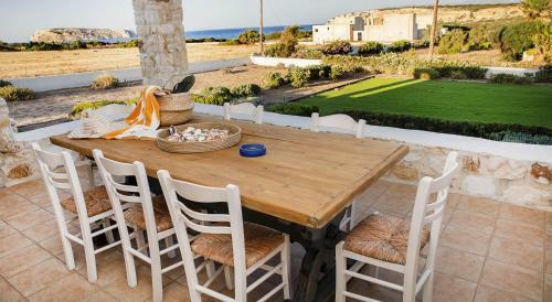 Baiser Du Soleil � Paros - Mikri Santa Maria