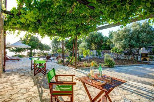 Perachori Villa Sleeps 6 Pool Air Con Wifi