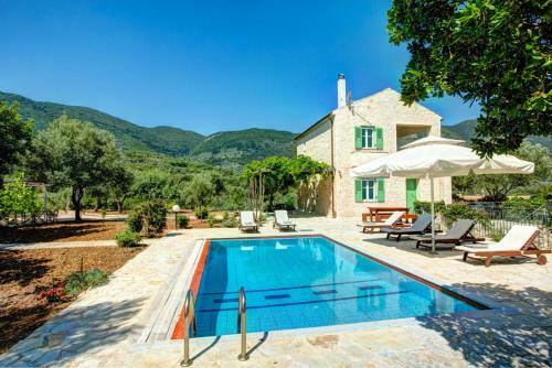 Perachori Villa Sleeps 6 Pool Air Con Wifi