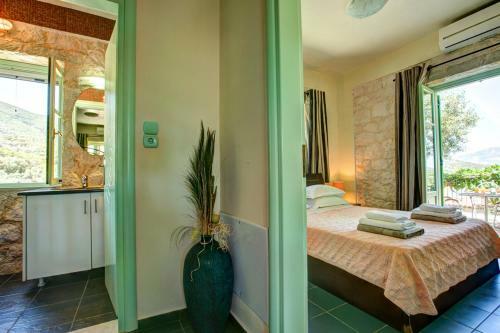 Perachori Villa Sleeps 6 Pool Air Con Wifi