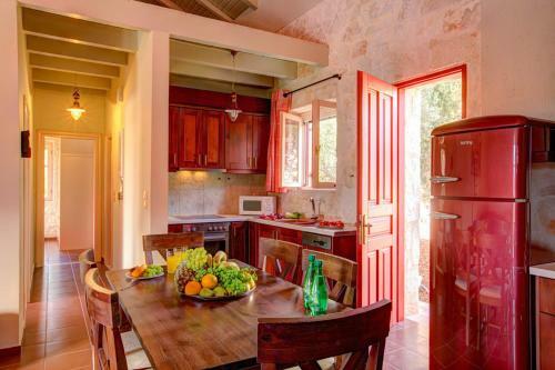 Perachori Villa Sleeps 4 Pool Air Con Wifi
