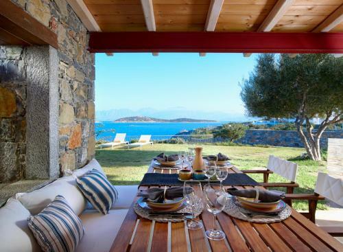 Pissidos Villa Sleeps 5 With Pool And Air Con