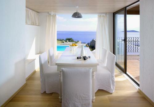 Pissidos Villa Sleeps 5 With Pool And Air Con