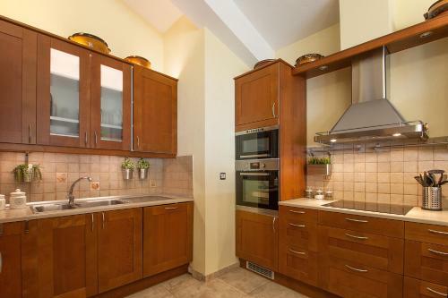 Luxury Townhouse And Town Apartment