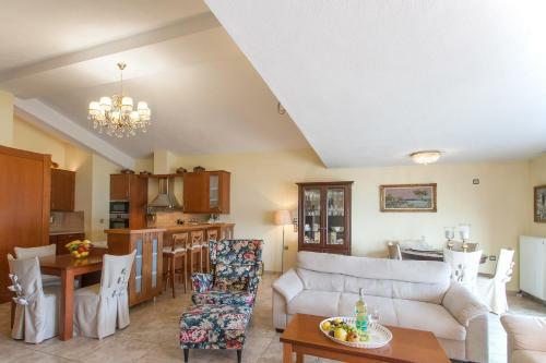 Luxury Townhouse And Town Apartment