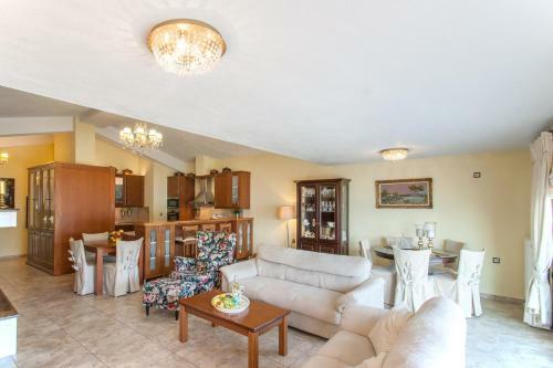 Luxury Townhouse And Town Apartment