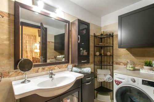 Luxury Townhouse And Town Apartment