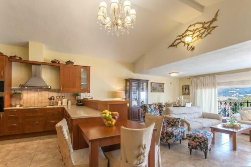 Luxury Townhouse And Town Apartment