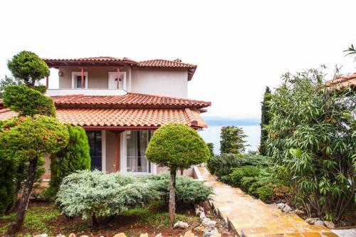 Villa Secluded Residence With Fireplace Close To Beach