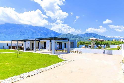Villa Solaris Heated Pool & Jacuzzi