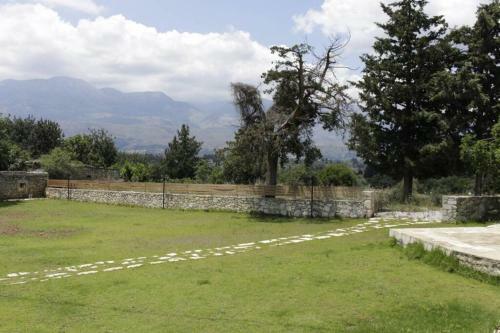 Charavgi Traditional House Mountain & Field View