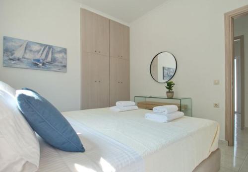 Zacharias Villa Sleeps 7 With Pool And Air Con