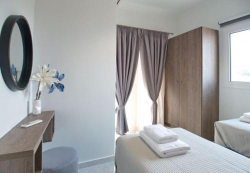Zacharias Villa Sleeps 7 With Pool And Air Con