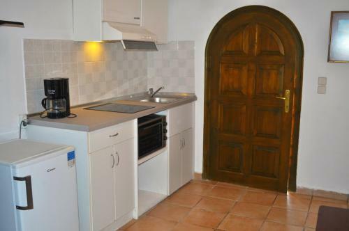 Studio Apartments Maria With Pool - Agios Gordios Beach