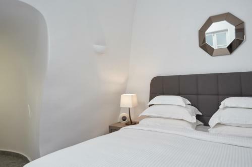Firostefani Villa Sleeps 7 With Pool And Air Con
