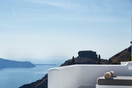 Firostefani Villa Sleeps 7 With Pool And Air Con