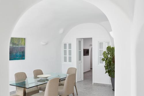Firostefani Villa Sleeps 7 With Pool And Air Con