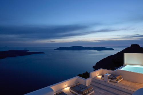 Firostefani Villa Sleeps 7 With Pool And Air Con
