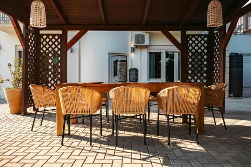 Ksirokampos Villa Sleeps 10 With Pool And Air Con