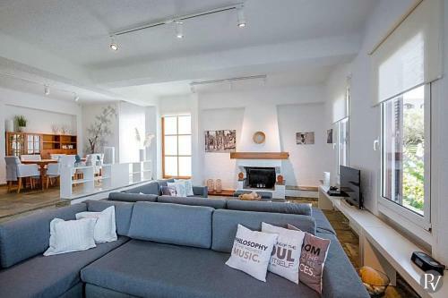 Agios Onoufrios Villa Sleeps 14 With Pool And Air Con