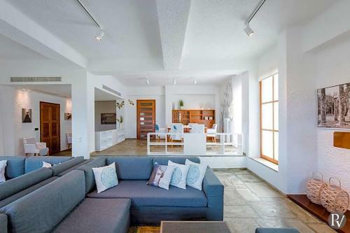 Agios Onoufrios Villa Sleeps 14 With Pool And Air Con