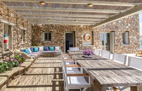 Agrari Villa Sleeps 10 With Pool And Air Con