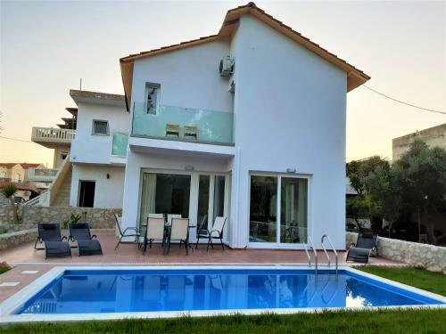 Villa Anastasia With Pool Near The Beach