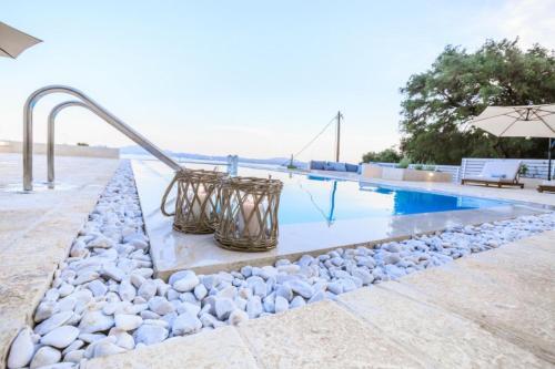 Barbati Villa Sleeps 8 Pool Air Con Wifi