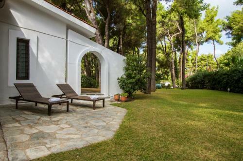 Sani Seaside Luxury - Villa Thalia Private Retreat