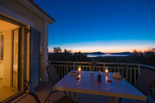 Gialova Villa Sleeps 2 Pool Air Con Wifi