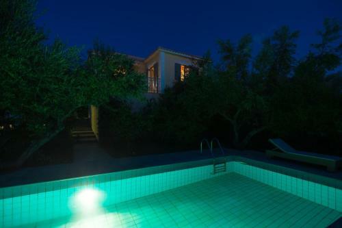 Gialova Villa Sleeps 2 Pool Air Con Wifi