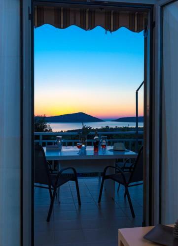 Gialova Villa Sleeps 2 Pool Air Con Wifi