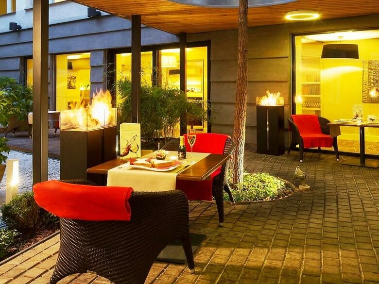 Three Crowns Hotel