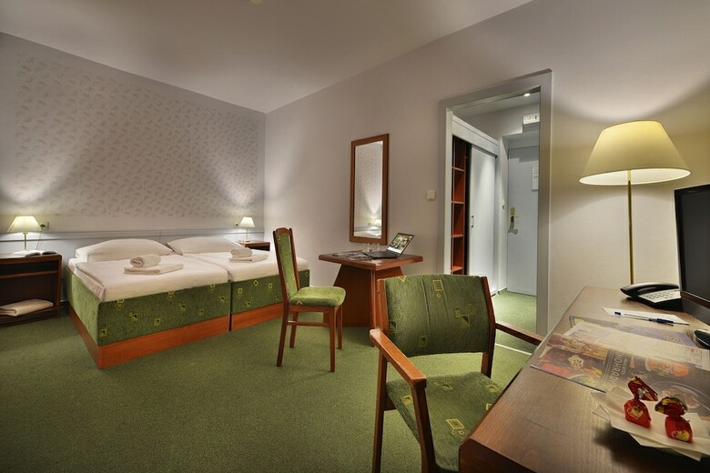 Three Crowns Hotel