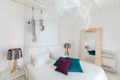 Elia Villa Sleeps 14 With Pool And Air Con