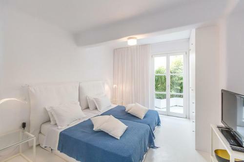 Elia Villa Sleeps 14 With Pool And Air Con