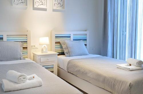 Villa In Elia Sleeps 6 With Pool And Air Con