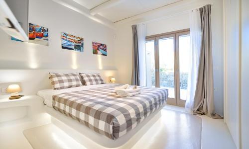 Villa In Elia Sleeps 6 With Pool And Air Con