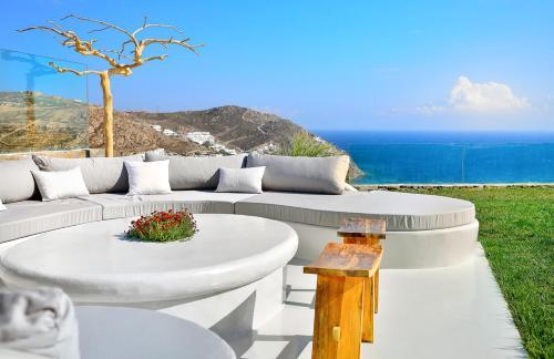 Elia Villa Sleeps 12 With Pool And Air Con