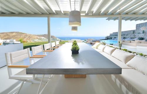 Elia Villa Sleeps 12 With Pool And Air Con