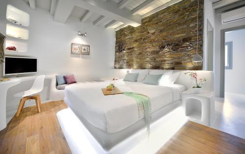 Elia Villa Sleeps 12 With Pool And Air Con