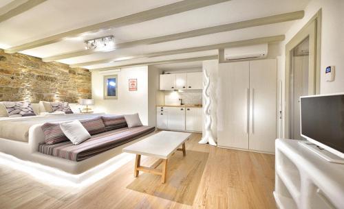 Elia Villa Sleeps 12 With Pool And Air Con
