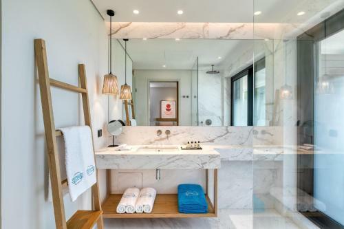 Hotel Vathi Cove Luxury Resort & Spa
